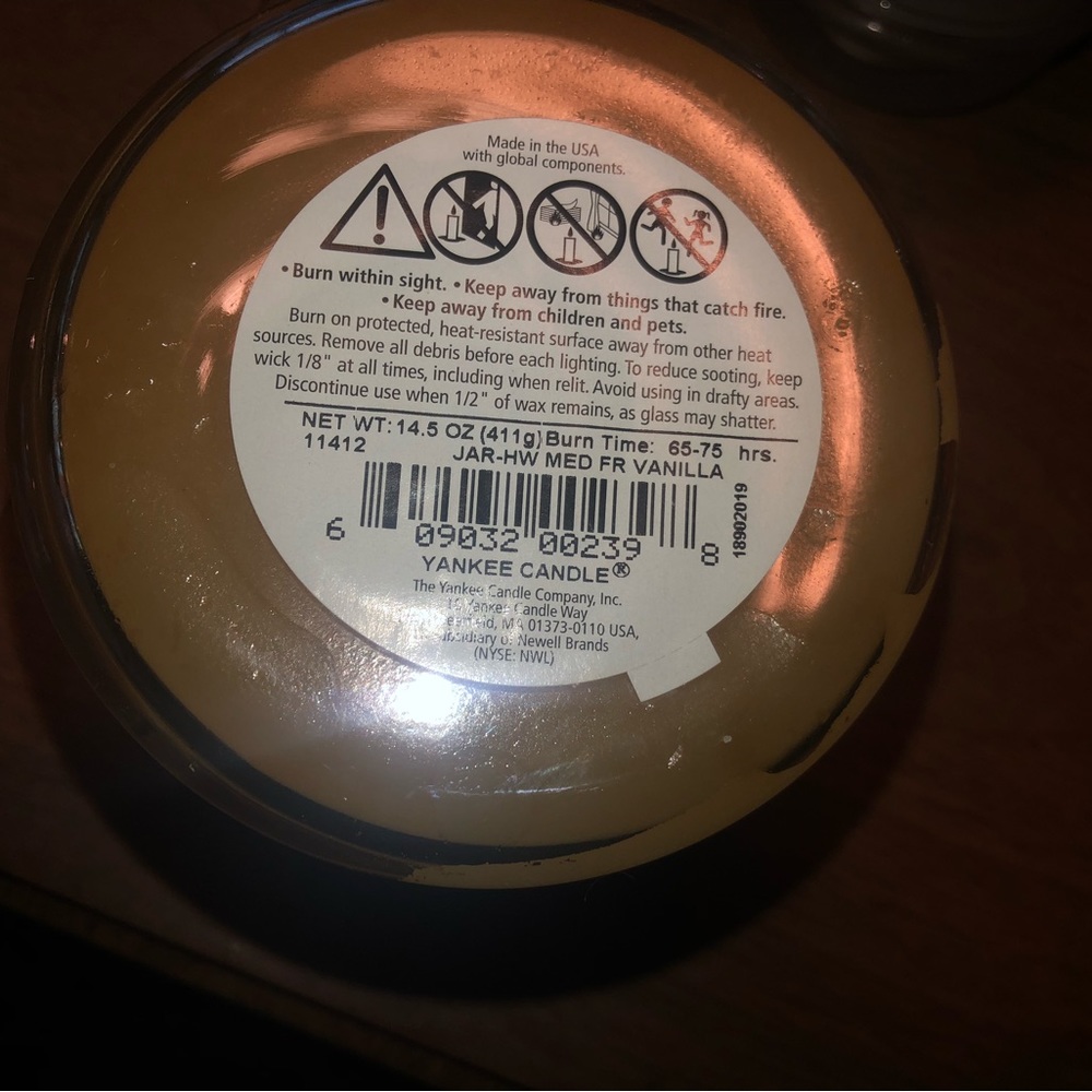 Yankee Candle - Option One: Lavender Vanilla - Option Two: French Vanilla - Picture 7 of 7